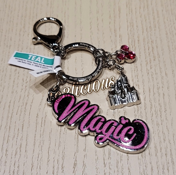 Disney Accessories - DISNEY PARKS MAGIC KEYCHAIN